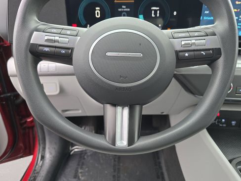 Used 2024 Hyundai Kona SE image 29