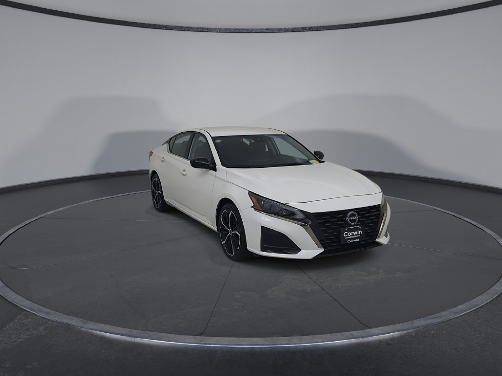 Used 2025 Nissan Altima 2.5 SR FWD image 2