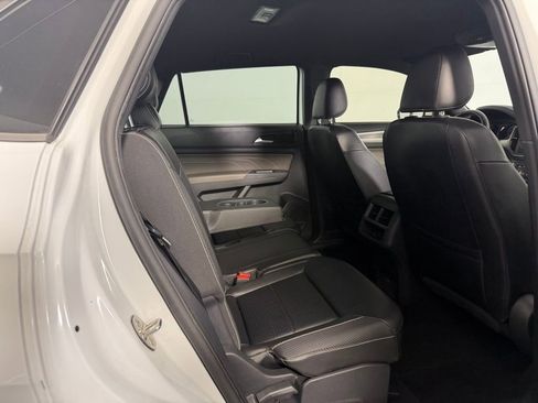 Used 2021 Volkswagen Atlas Cross Sport SE w/ 20" Black Wheels Package image 28