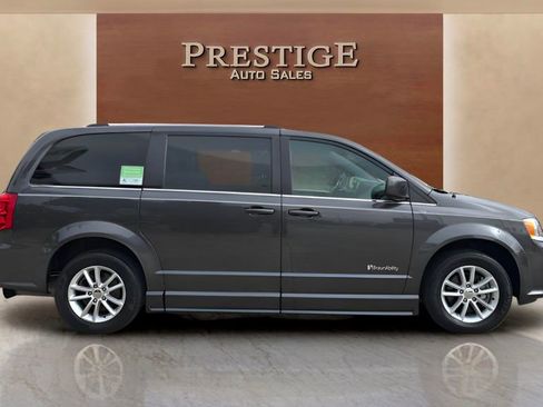 Used 2020 Dodge Grand Caravan SXT FWD image 17