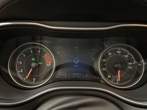 Used 2022 Jeep Cherokee Latitude Lux w/ Sun & Sound Group image 19