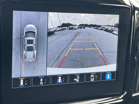 Used 2023 Chevrolet Traverse High Country image 25