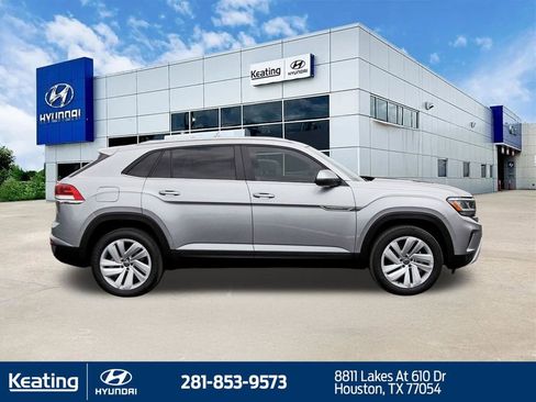 Used 2023 Volkswagen Atlas Cross Sport SE w/ Panoramic Sunroof Package FWD image 4