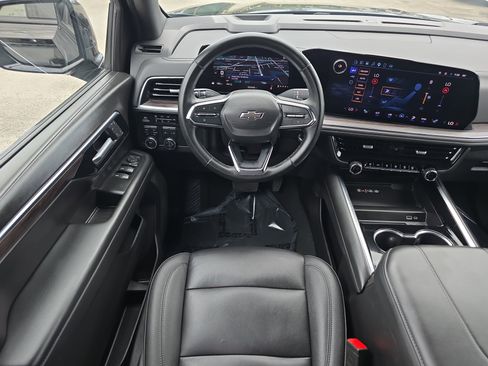 Used 2025 Chevrolet Suburban Z71 AWD/4WD image 18