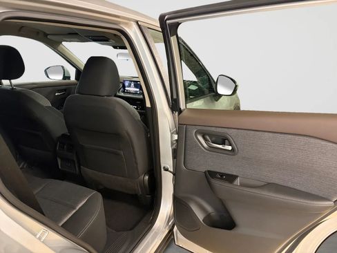 Used 2022 Nissan Rogue SV AWD/4WD image 17