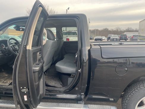 Used 2014 RAM 1500 Express image 10