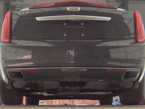 Used 2017 Cadillac XTS Luxury image 7