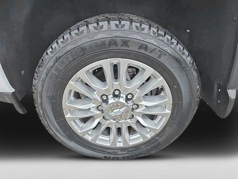 Used 2020 Chevrolet Silverado 2500 High Country w/ Z71 Off-Road Package AWD/4WD image 9