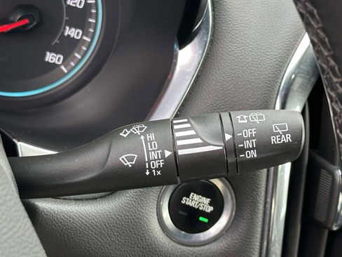 Used 2023 Chevrolet Traverse LT image 24