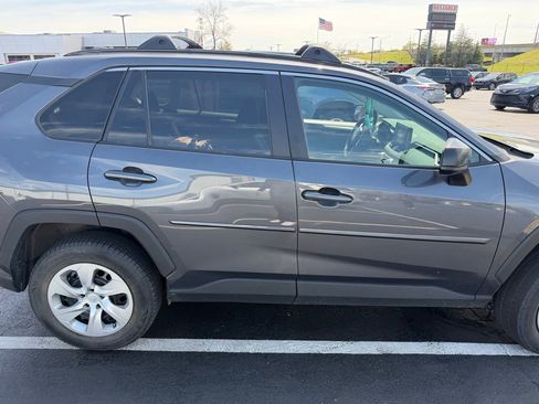 Used 2019 Toyota RAV4 LE image 10