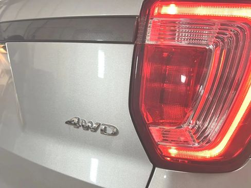 Used 2017 Ford Explorer XLT w/ Equipment Group 202A AWD/4WD image 16