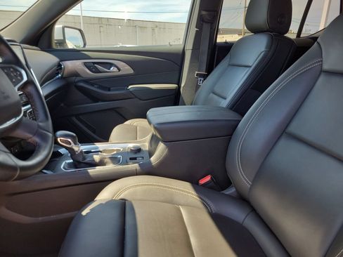 Used 2023 Chevrolet Traverse LT w/ LPO, Floor Liner Package FWD image 21