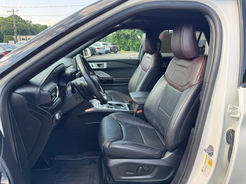 Used 2021 Ford Explorer Platinum w/ Equipment Group 601A AWD/4WD image 15