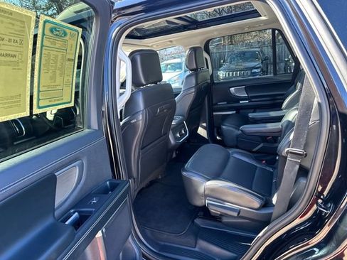 Used 2025 Ford Expedition Platinum image 32