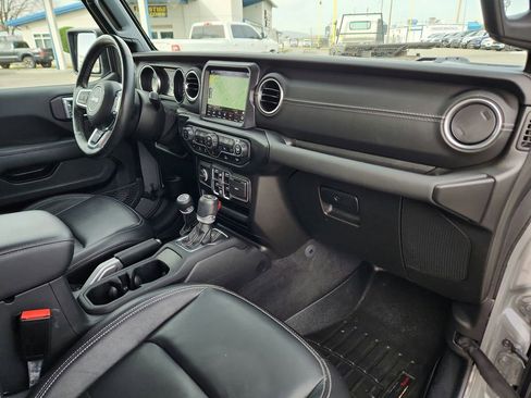Used 2021 Jeep Gladiator Overland w/ Uconnect 4C Nav & Sound Group image 23
