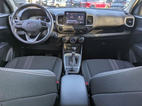 Used 2025 Hyundai Venue SEL image 19