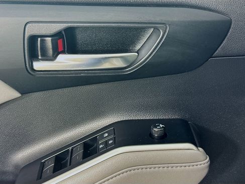 Used 2020 Toyota Highlander XLE FWD image 21