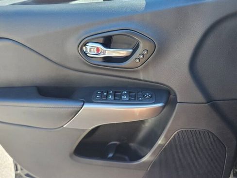 Used 2022 Jeep Cherokee Limited image 34