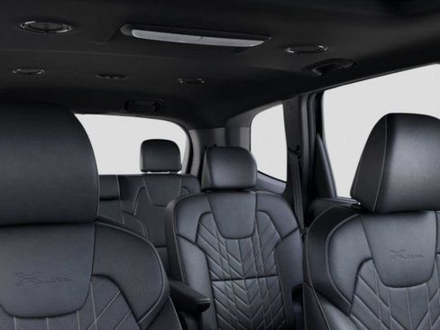 Used 2025 Kia Telluride AWD image 27