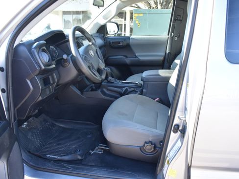 Used 2017 Toyota Tacoma 2WD Access Cab image 12