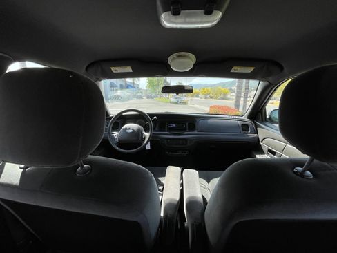 Used 2004 Ford Crown Victoria Police Interceptor image 12