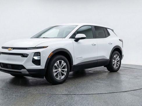Used 2025 Chevrolet Equinox LT FWD image 3
