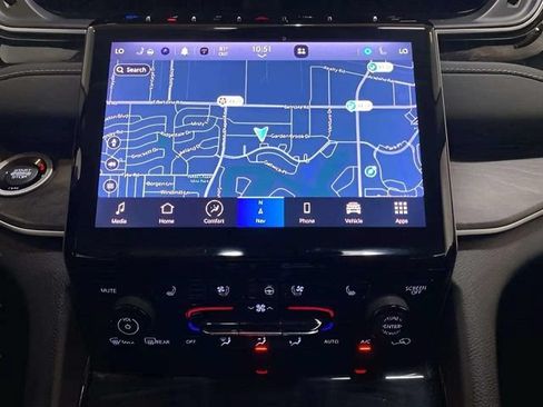 Used 2022 Jeep Grand Cherokee Limited 4xe w/ Luxury Tech Group II AWD/4WD image 16