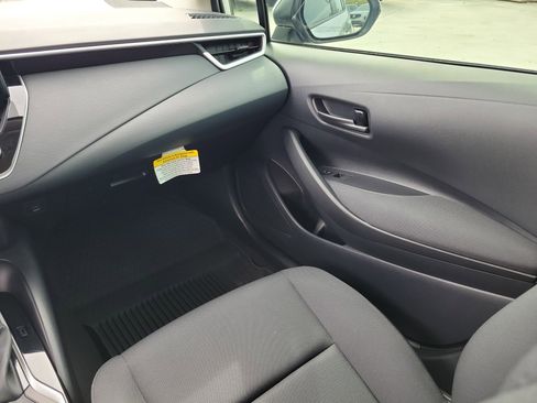 Used 2025 Toyota Corolla LE image 18