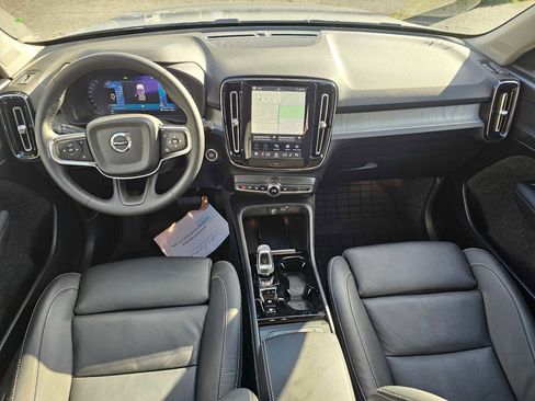 Certified 2025 Volvo XC40 B5 Plus w/ Climate Package image 20