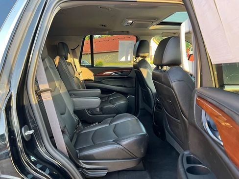 Used 2017 Cadillac Escalade Premium Luxury image 20