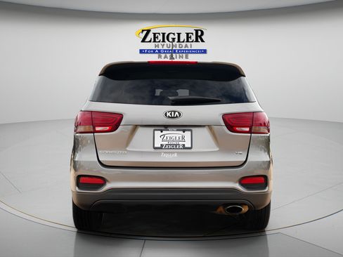Used 2019 Kia Sorento FWD V6 image 6