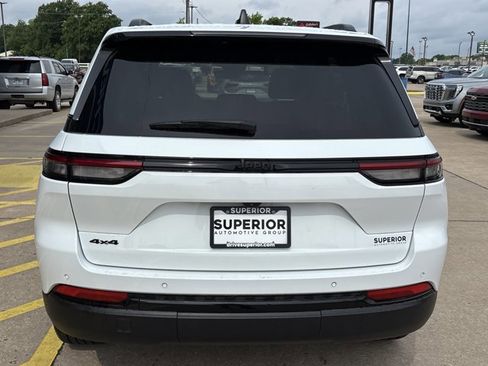 Used 2023 Jeep Grand Cherokee Altitude AWD/4WD image 4