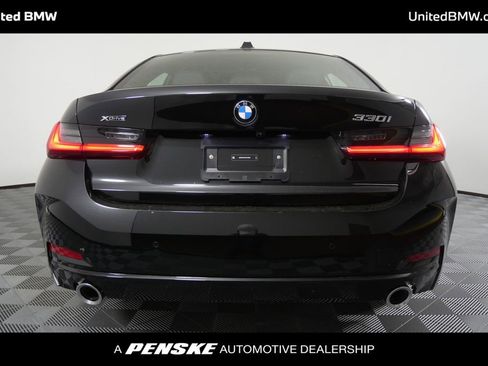 Used 2025 BMW 330i xDrive Sedan w/ Convenience Package image 4