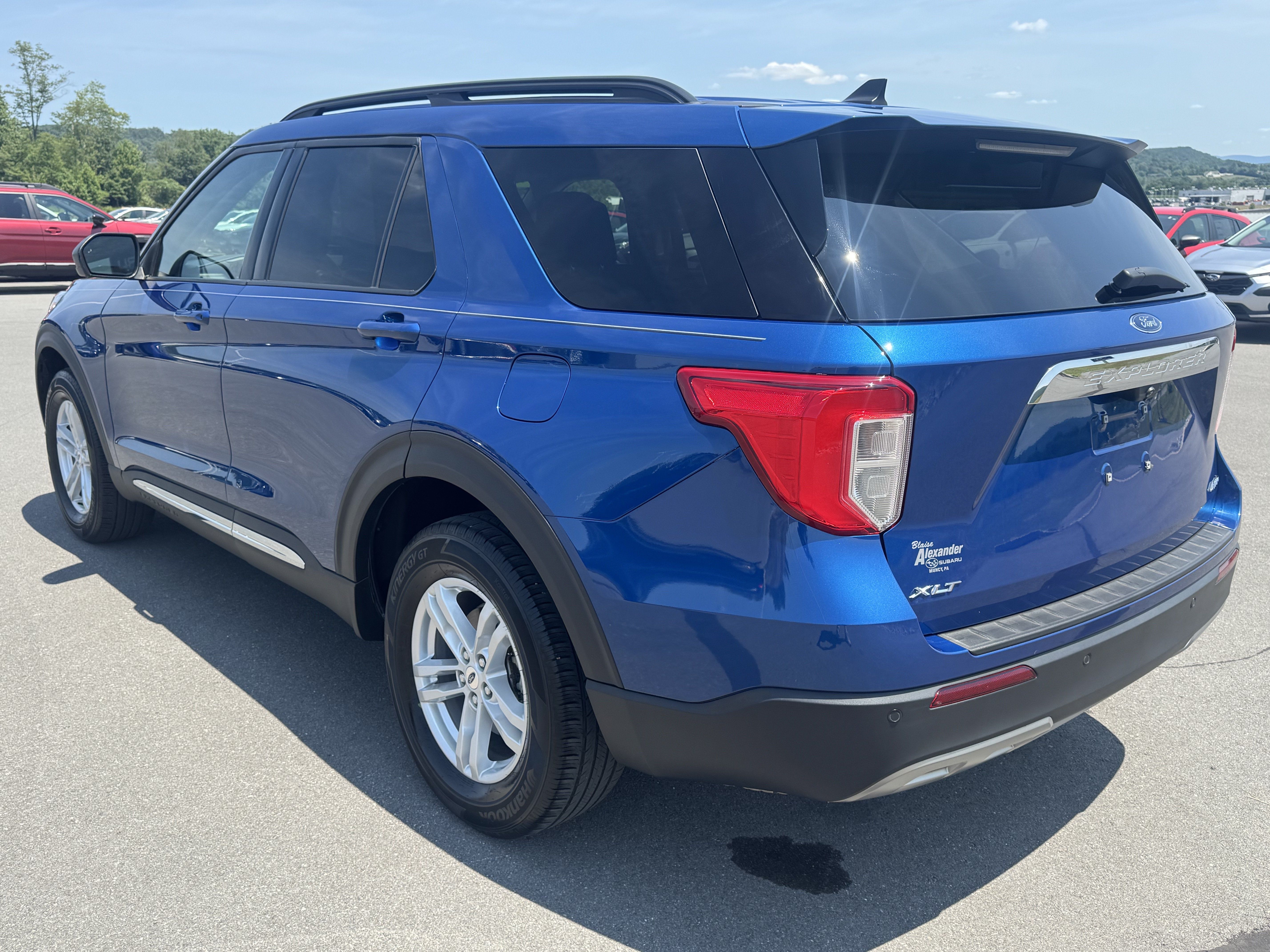 Used 2022 Ford Explorer XLT w/ Equipment Group 202A AWD/4WD image 6