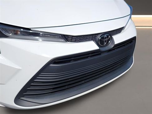 Used 2024 Toyota Corolla LE FWD image 30