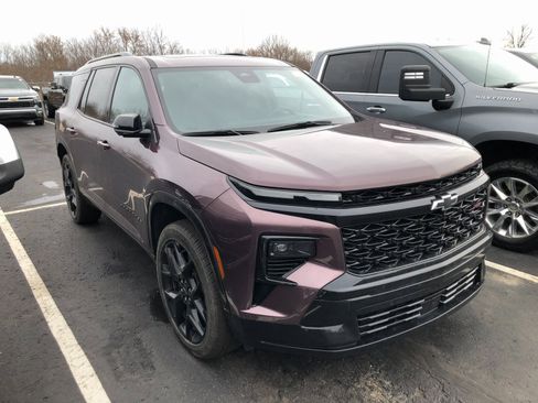 Certified 2024 Chevrolet Traverse RS image 3