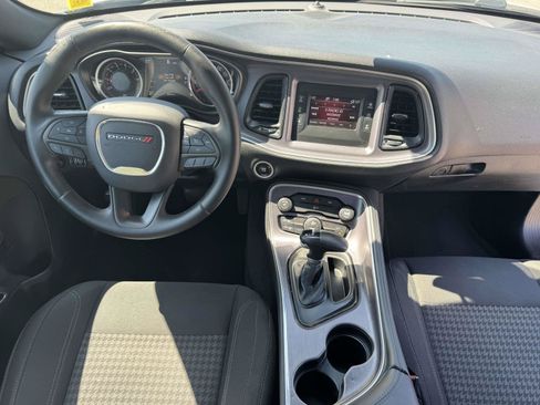 Used 2016 Dodge Challenger SXT RWD image 2