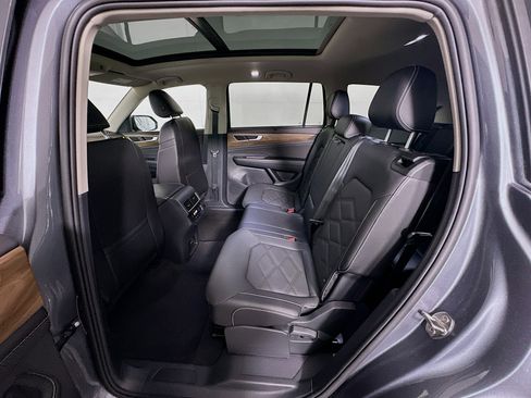 Used 2025 Volkswagen Atlas SE image 30