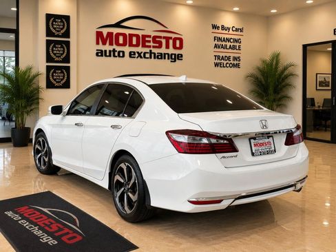 Used 2017 Honda Accord EX image 5