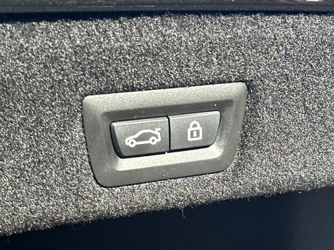 Used 2017 BMW 750i xDrive image 31