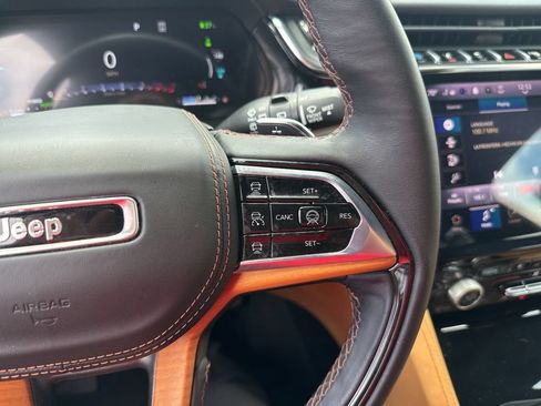 Certified 2024 Jeep Grand Cherokee Summit AWD/4WD image 21