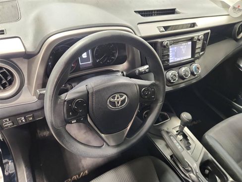 Used 2017 Toyota RAV4 LE AWD/4WD image 10