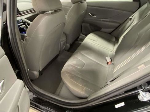 Used 2024 Hyundai Elantra SEL image 8