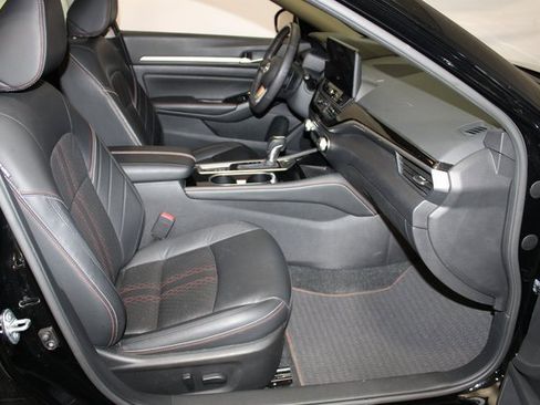 Used 2024 Nissan Altima 2.5 SR w/ SR Premium Package image 13