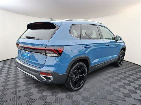 New 2025 Volkswagen Taos SEL image 6