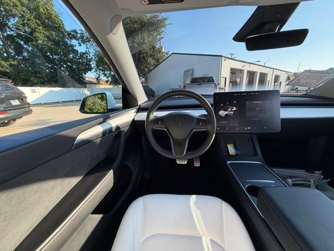 Used 2024 Tesla Model Y Performance AWD/4WD image 2