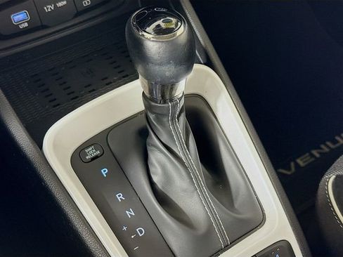 Certified 2023 Hyundai Venue Limited w/ Cargo Package image 19