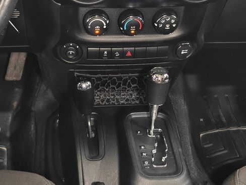 Used 2015 Jeep Wrangler Unlimited Sport w/ Quick Order Package 24S AWD/4WD image 7