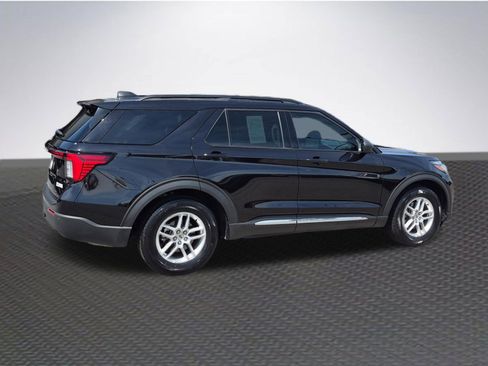 Used 2025 Ford Explorer Active image 4