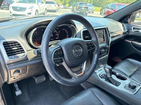 Used 2018 Jeep Grand Cherokee Limited image 31